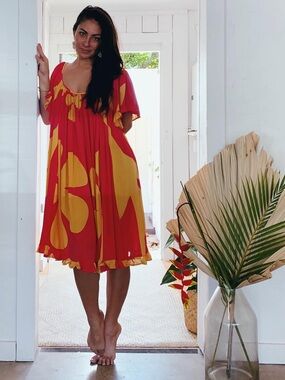 Posh Pua Holoholo Surf Maie Full Length Modern Muu Muu Medium